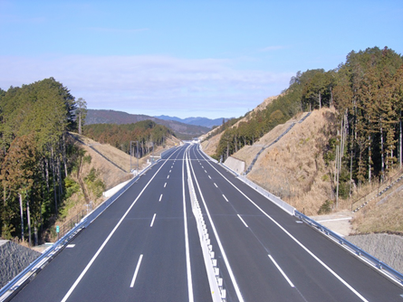 アスファルト舗装道路